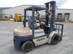 Xe nâng dầu 2,5 tấn Komatsu FD25-11 số sàn, gật gù lốp kép, tháp 4m cực đẹp