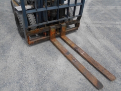 Xe nâng dầu 2,5 tấn Komatsu FD25-11 số sàn, gật gù lốp kép, tháp 4m cực đẹp