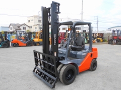 Xe nâng dầu 2,5 tấn TOYOTA 8FD25 số sàn, gật gù (lật đổ), lốp kép, nâng cao 4 m