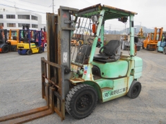 Xe nâng dầu 2,5 tấn MITSUBISHI FD25T số tự động sản xuất năm 2003, giá rẻ