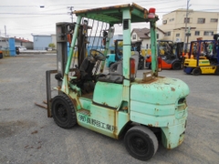 Xe nâng dầu 2,5 tấn MITSUBISHI FD25T số tự động sản xuất năm 2003, giá rẻ