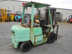 Xe nâng dầu 2,5 tấn MITSUBISHI FD25T số tự động sản xuất năm 2003, giá rẻ