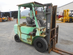 Xe nâng dầu 2,5 tấn MITSUBISHI FD25T số tự động sản xuất năm 2003, giá rẻ