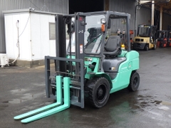 Xe nâng dầu 3 tấn MITSUBISHI FD30T Số tự động, dịch càng sản xuất năm 2007