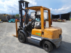 Xe nâng dầu 3 tấn TCM FD30Z5 số sàn, dịch giá nâng cao 4 m nhập Nhật