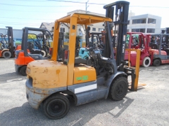 Xe nâng dầu 3 tấn TCM FD30Z5 số sàn, dịch giá nâng cao 4 m nhập Nhật