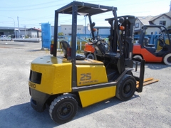 Xe nâng dầu 2,5 tấn SUMITOMO 11-FD25PVIXA số tự động, mâm xoay cực đẹp nhập Nhật