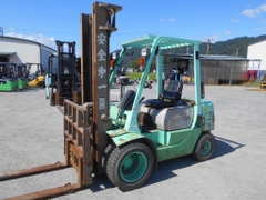 Xe nâng dầu 2,5 tấn MITSUBISHI FD25 số sàn, gật gù, lốp kép giá rẻ Nhập Nhật