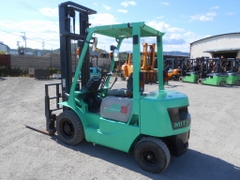 Xe nâng dầu 2 tấn MITSUBISHI FD20 số sàn, gật gù, giá rẻ Nhập Nhật