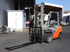 Xe nâng dầu 2,5 tấn TOYOTA 8FD25 số sàn, gật gù (lật đổ), lốp kép, nâng cao 4 m