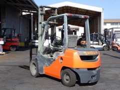 Xe nâng dầu 2,5 tấn TOYOTA 8FD25 số sàn, gật gù (lật đổ), lốp kép, nâng cao 4 m