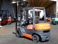 Xe nâng dầu 2,5 tấn TOYOTA 6FD25 số sàn, gật gù (lật đổ), lốp kép