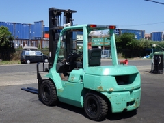 Xe nâng dầu 3,5 tấn TOYOTA 7FD35, dịch càng, tháp nâng cao 4m, sản xuất 2005