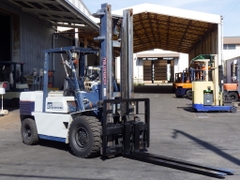 Xe nâng dầu 4,5 tấn KOMATSU FD45-5 số sàn, dịch giá Nhập Nhật cực đẹp