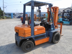 Xe nâng dầu 2 tấn TOYOTA 5FD20 số sàn, gật gù (lật đổ), lốp kép