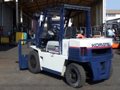 Xe nâng dầu 3,5 tấn KOMATSU FD35-5 số tự động nhập Nhật cực chất