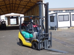 Xe nâng xăng 1,5 tấn KOMATSU FG15T-20 số tự động nâng cao 4,5 m