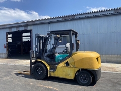 Xe nâng dầu 5 tấn KOMATSU FD50AT-10 đời 2009 cực đẹp, nhập khẩu từ Nhật Bản