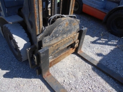 Xe nâng dầu 2 tấn TCM FD20T3 số tự động, chui container, mâm xoay