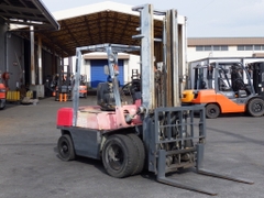 Xe nâng dầu 2,5 tấn NISSAN YJ02A25 số tự động gật gù, giá rẻ