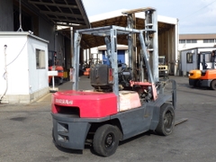 Xe nâng dầu 2,5 tấn NISSAN YJ02A25 số tự động gật gù, giá rẻ