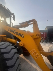Xúc lật cũ LIUGONG 835H–Gầu 2,3 khối–Đời 2020 Máy hoạt động ít, như mới