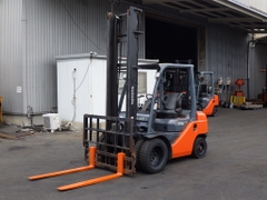 Xe nâng dầu 2,5 tấn TOYOTA 8FD25 số sàn, gật gù (lật đổ), lốp kép, nâng cao 5 m