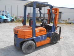 Xe nâng dầu 2,5 tấn TOYOTA 5FD25 số sàn cực chất. Xe nhập khẩu giá tốt