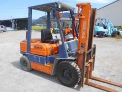 Xe nâng dầu 2,5 tấn TOYOTA 5FD25 số sàn cực chất. Xe nhập khẩu giá tốt