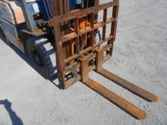 Xe nâng dầu 2,5 tấn TOYOTA 5FD25 số sàn, gật gù. Xe đẹp, giá tốt