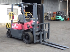 Xe nâng dầu 2,5 tấn NISSAN FJ02M25 số sàn, dịch giá cực chất