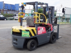 Xe nâng dầu 2,5 tấn NISSAN FJ02M25 số sàn, dịch giá cực chất