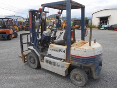 Xe nâng dầu 2 tấn KOMATSU FD20-11 số sàn, gật gù giá rẻ