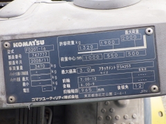 Xe nâng dầu 2 tấn KOMATSU FD20T-16 số tự động, dịch giá nhập Nhật