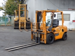 Xe nâng 3 tấn KOMATSU FD30T-16 số tự động, dịch càng Nhập Nhật cực đẹp