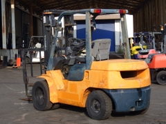 Xe nâng dầu 3 tấn TOYOTA 7FD30 số sàn, gật gù, lốp kép Giá tốt