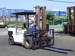 Xe nâng dầu 4 tấn KOMATSU FD40-5 số sàn, dịch giá, lốp kép Nhập Nhật