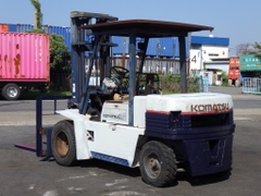 Xe nâng dầu 4 tấn KOMATSU FD40-5 số sàn, dịch giá, lốp kép Nhập Nhật