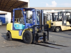 Xe nâng dầu 3,5 tấn KOMATSU FD35T-7 số tự động, dịch giá cực đẹp