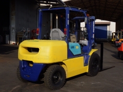 Xe nâng dầu 3,5 tấn KOMATSU FD35T-7 số tự động, dịch giá cực đẹp