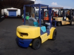 Xe nâng Komatsu 2,5 tấn FD25W-14 số sàn lốp kép gật gù Nhập Nhật