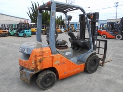Xe nâng Toyota 8FD25 số sàn, gật gù, sức nâng 2,5 tấn nhập Nhật