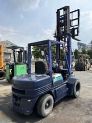 Xe nâng 3 tấn Komatsu FD30-11 số sàn, lốp kép, gật gù Nhập Nhật