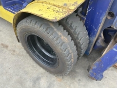 Xe nâng Komatsu FD25T-12 số tự động lốp kép gật gù nhập Nhật