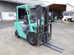 Xe nâng Mitsubishi FD25T sức nâng 2,5 tấn số tự động đời 2012 siêu đẹp