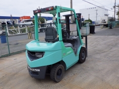 Xe nâng Mitsubishi FD25T sức nâng 2,5 tấn số tự động đời 2012 siêu đẹp