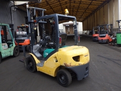 Xe nâng Nhật bãi Komatsu FD25T-15 sức nâng 2,5 tấn dịch giá, nâng cao 4m cực đẹp
