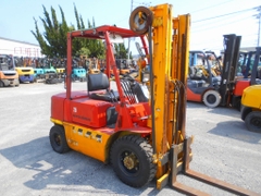 Xe nâng Nhật bãi Mitsubishi FD25 số sàn, chui container