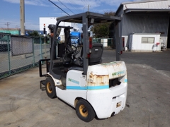 Xe nâng 1,8 tấn UNICARRIERS FD18T14 số tự động gật gù đời cao