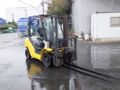 Xe nâng Komatu FD25T-16 sức nâng 2,5 tấn, dịch giá Nhập Nhật